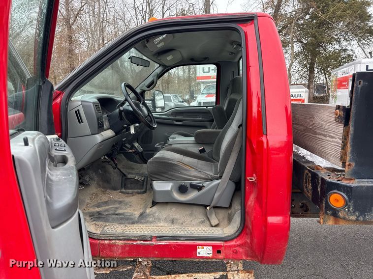 image for item DH9770 2002 Ford F550 flatbed truck