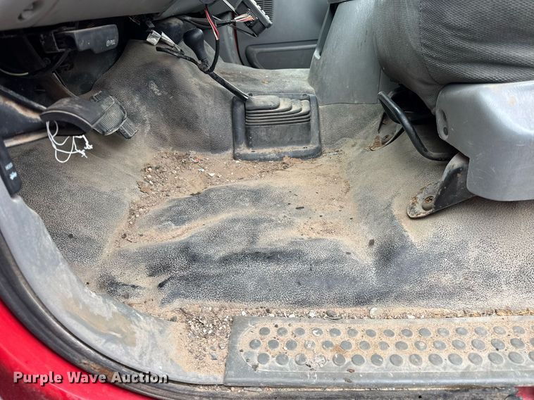 image for item DH9770 2002 Ford F550 flatbed truck