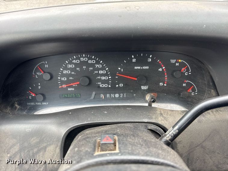 image for item DH9770 2002 Ford F550 flatbed truck