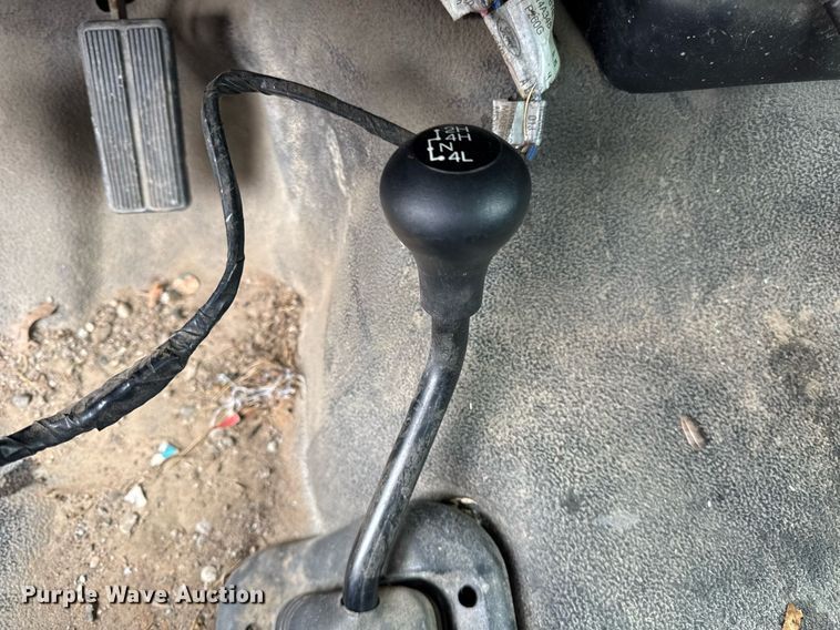 image for item DH9770 2002 Ford F550 flatbed truck