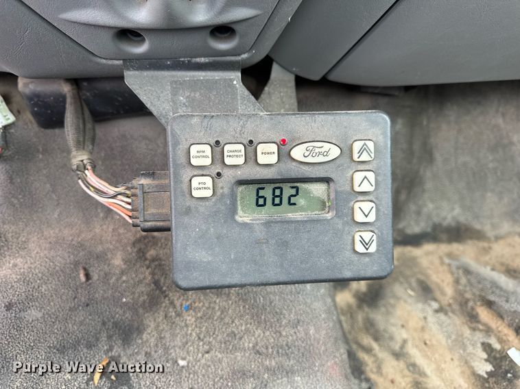 image for item DH9770 2002 Ford F550 flatbed truck