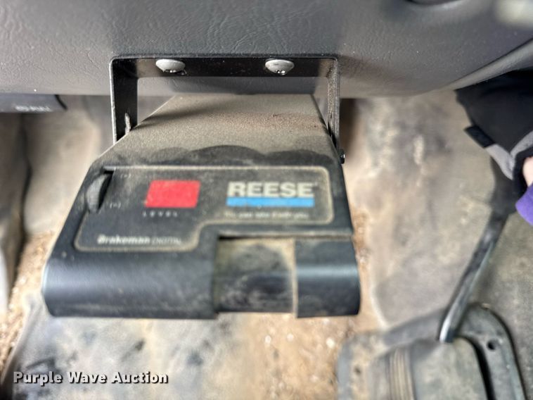 image for item DH9770 2002 Ford F550 flatbed truck