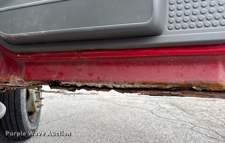 image for item DH9770 2002 Ford F550 flatbed truck