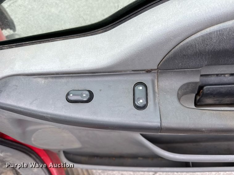 image for item DH9770 2002 Ford F550 flatbed truck