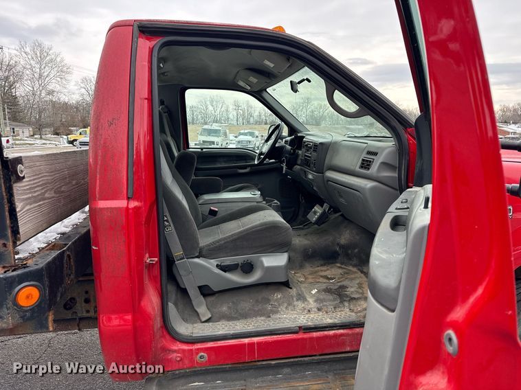 image for item DH9770 2002 Ford F550 flatbed truck