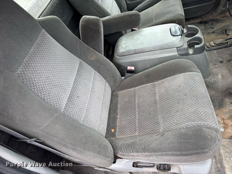 image for item DH9770 2002 Ford F550 flatbed truck