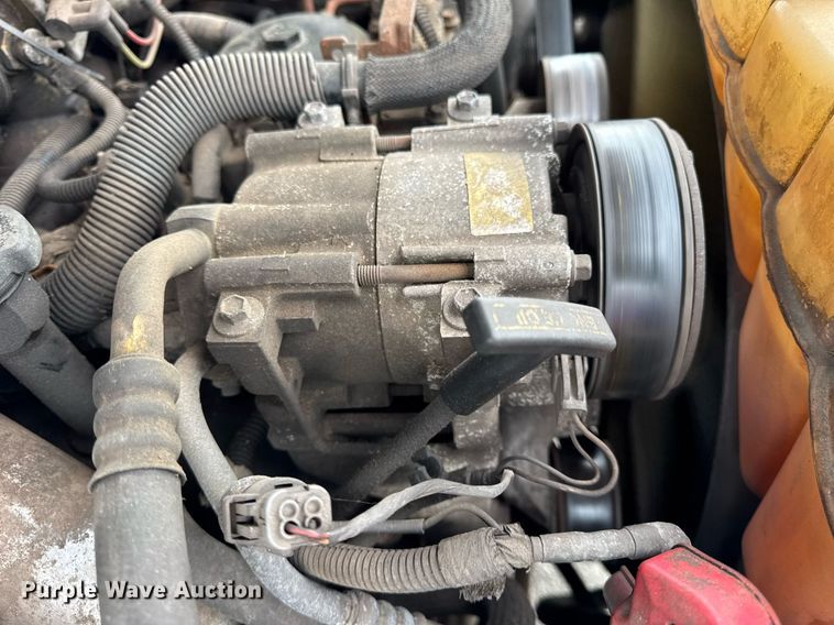 image for item DH9770 2002 Ford F550 flatbed truck