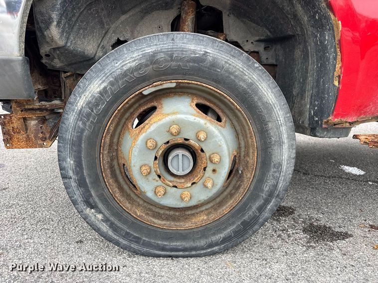 image for item DH9770 2002 Ford F550 flatbed truck