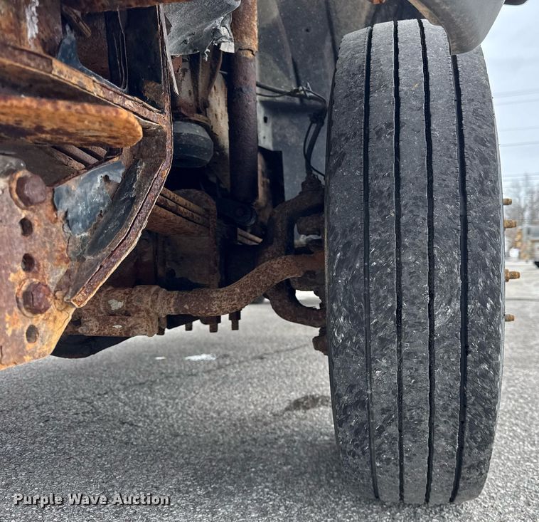 image for item DH9770 2002 Ford F550 flatbed truck