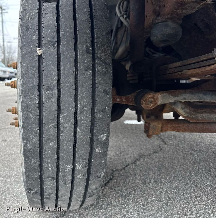 image for item DH9770 2002 Ford F550 flatbed truck