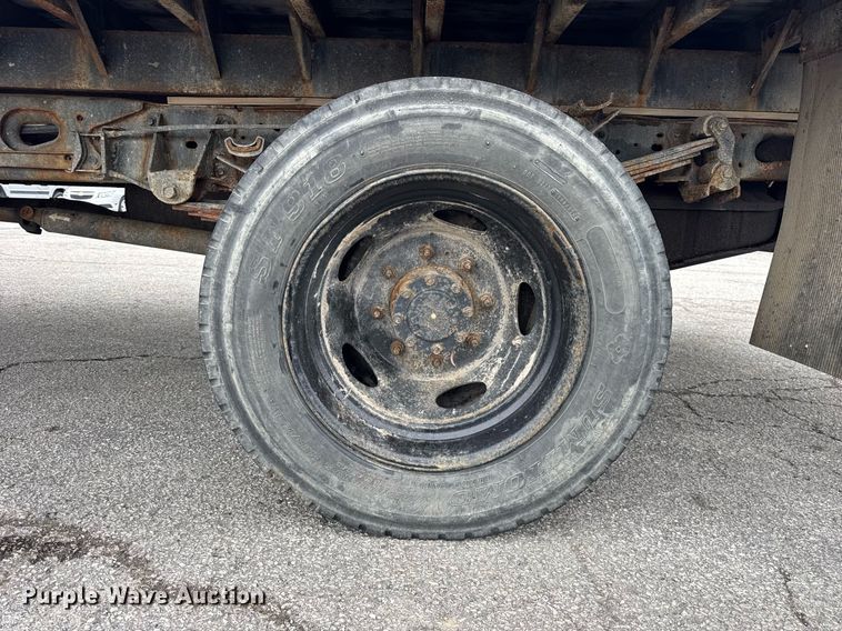 image for item DH9770 2002 Ford F550 flatbed truck