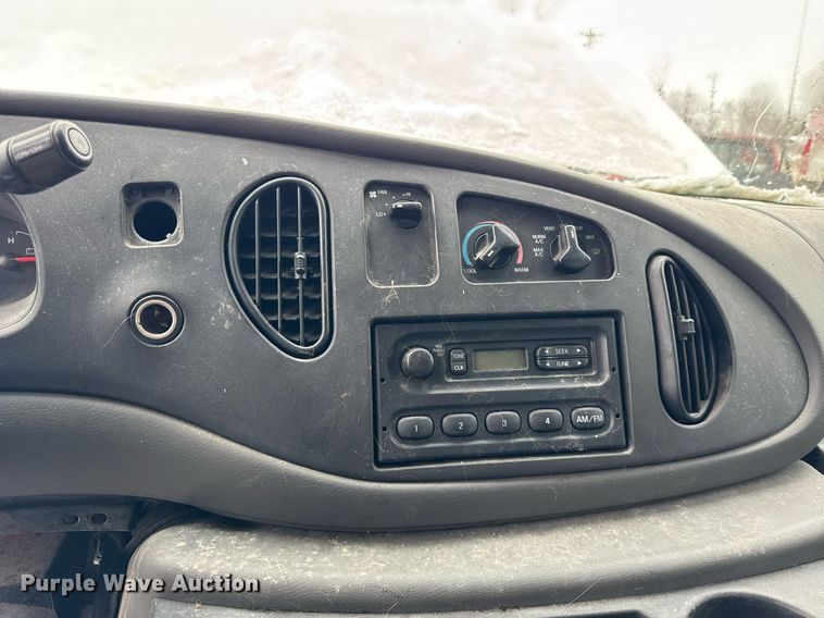 image for item DH9773 2008 Ford E350 van