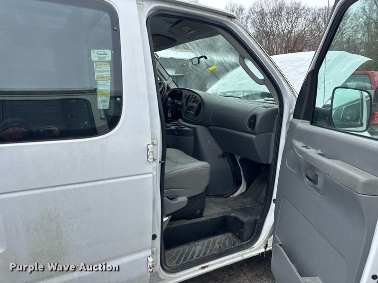 image for item DH9773 2008 Ford E350 van