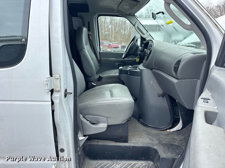image for item DH9773 2008 Ford E350 van