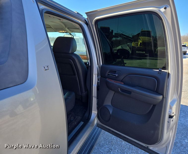 image for item DH9795 2008 Chevrolet Avalanche Crew Cab pickup truck