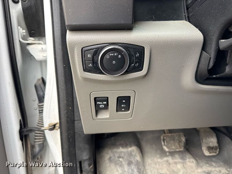 image for item DH9804 2019 Ford F150 XLT SuperCrew pickup truck