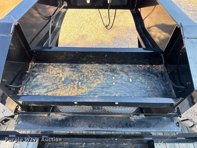 image for item DJ0938 2024 Diamond C FMAX210 equipment trailer