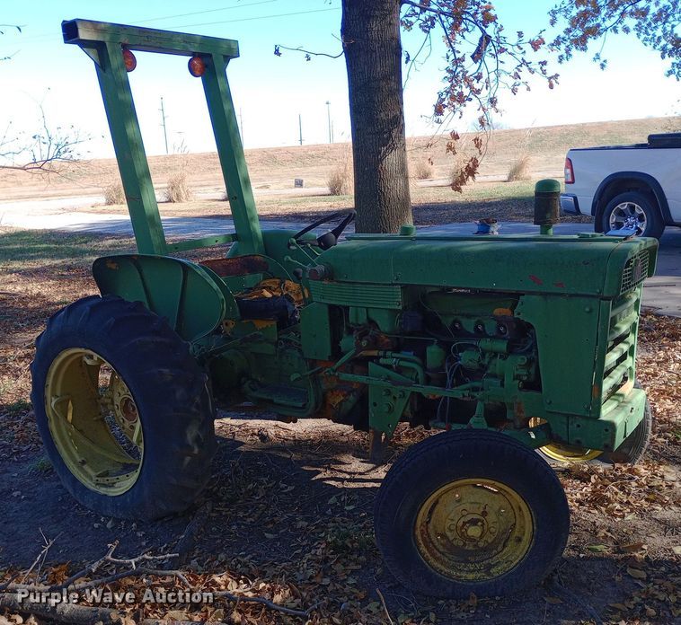 image for item DK7465 1962 International Harvester 340 tractor