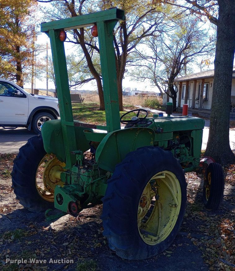 image for item DK7465 1962 International Harvester 340 tractor