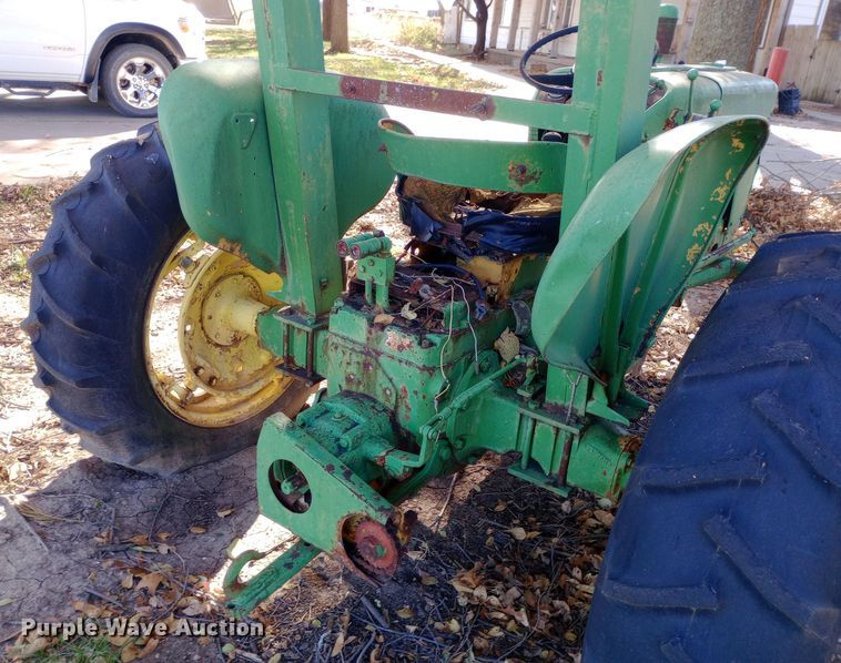 image for item DK7465 1962 International Harvester 340 tractor