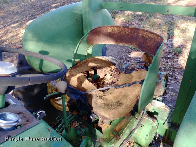 image for item DK7465 1962 International Harvester 340 tractor