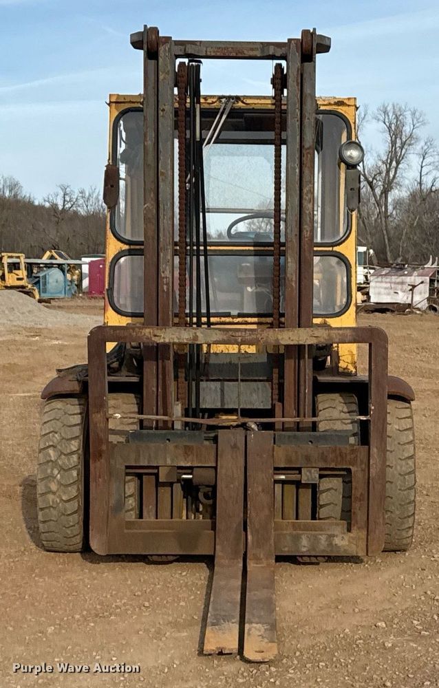 image for item DM5533 Caterpillar DP40 forklift