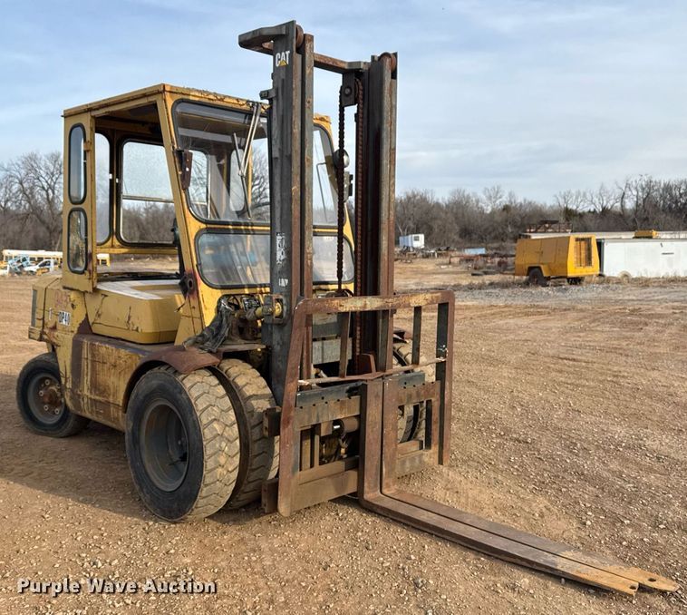 image for item DM5533 Caterpillar DP40 forklift