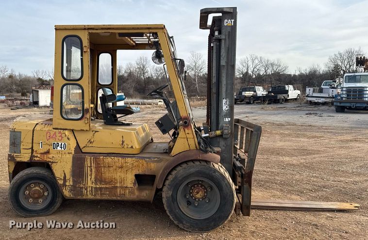 image for item DM5533 Caterpillar DP40 forklift