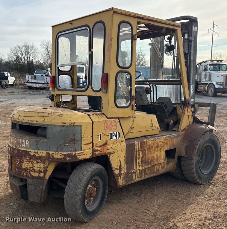 image for item DM5533 Caterpillar DP40 forklift