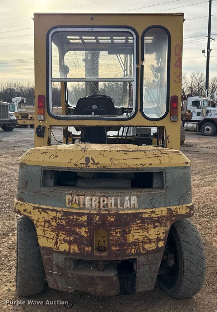 image for item DM5533 Caterpillar DP40 forklift