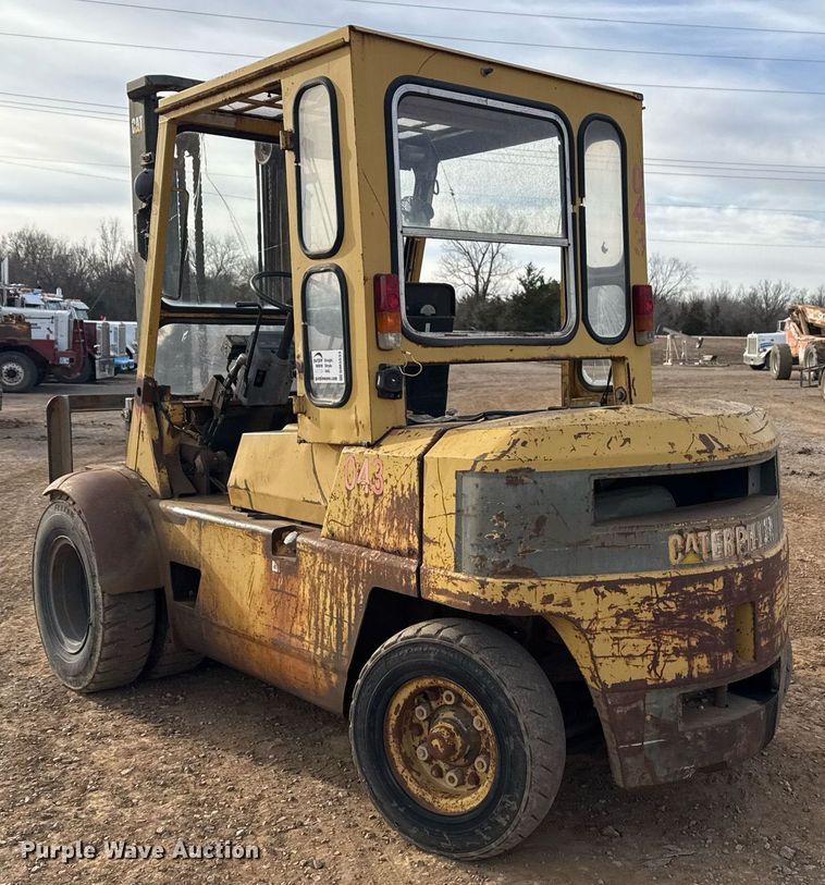 image for item DM5533 Caterpillar DP40 forklift