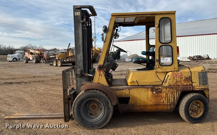 image for item DM5533 Caterpillar DP40 forklift