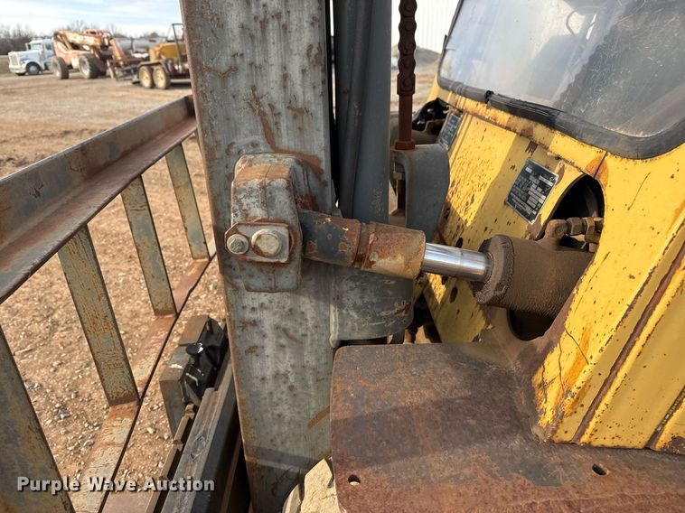 image for item DM5533 Caterpillar DP40 forklift