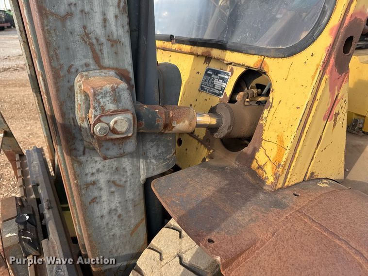 image for item DM5533 Caterpillar DP40 forklift