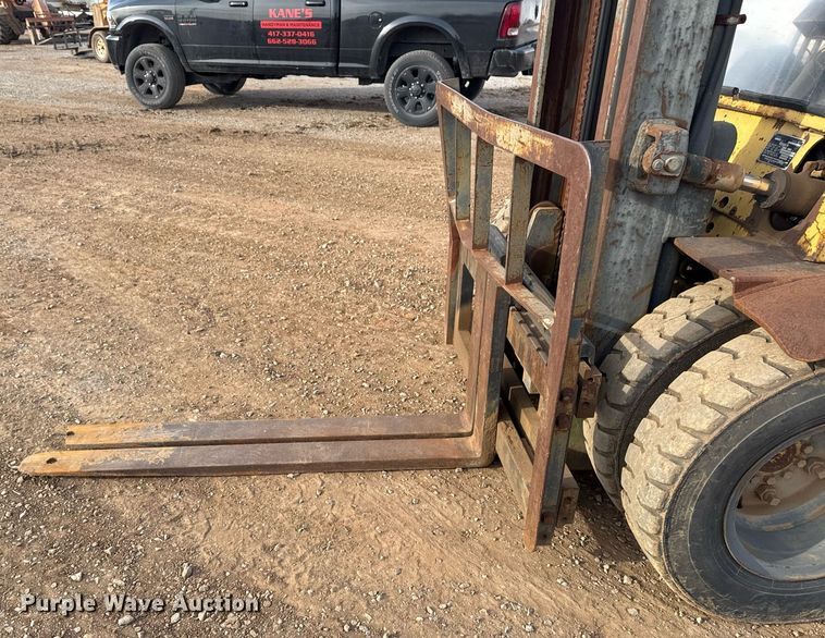 image for item DM5533 Caterpillar DP40 forklift