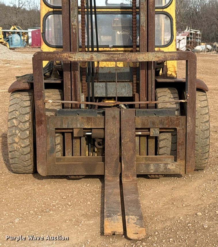 image for item DM5533 Caterpillar DP40 forklift