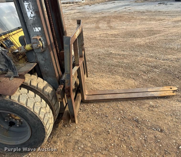 image for item DM5533 Caterpillar DP40 forklift