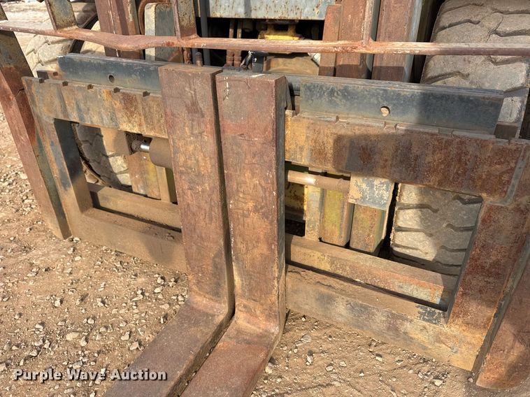 image for item DM5533 Caterpillar DP40 forklift