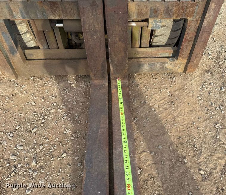 image for item DM5533 Caterpillar DP40 forklift