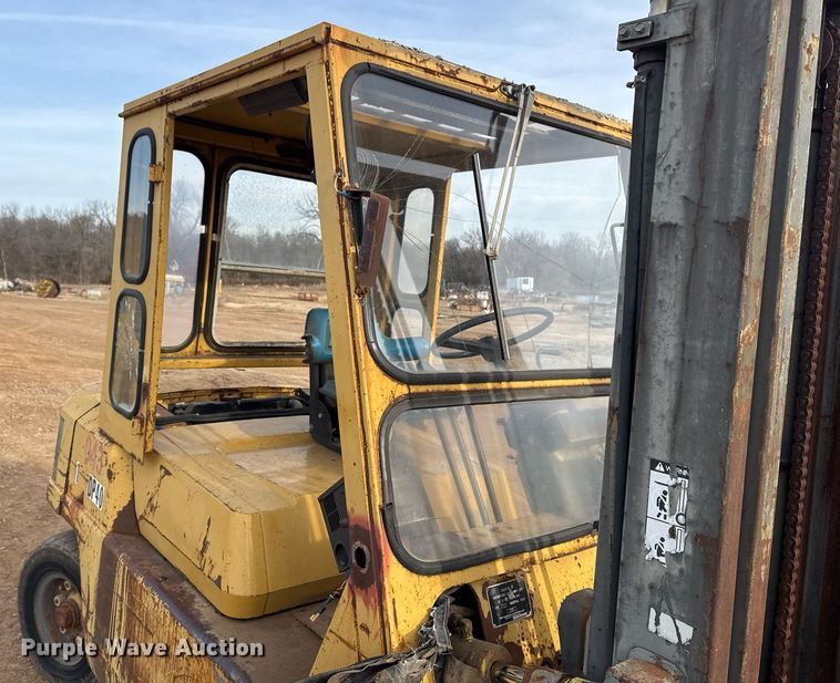 image for item DM5533 Caterpillar DP40 forklift