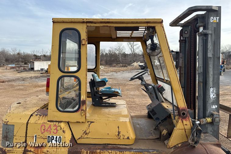 image for item DM5533 Caterpillar DP40 forklift