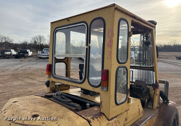 image for item DM5533 Caterpillar DP40 forklift