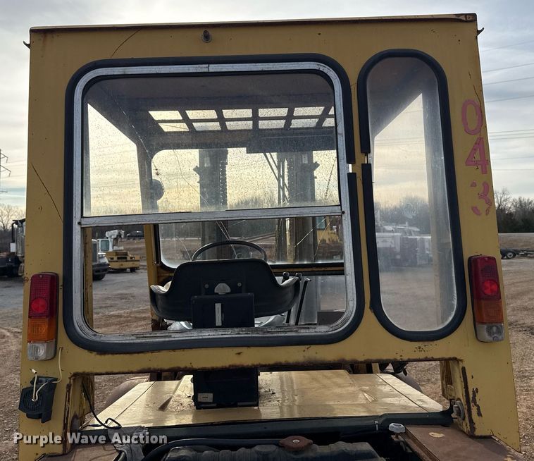 image for item DM5533 Caterpillar DP40 forklift