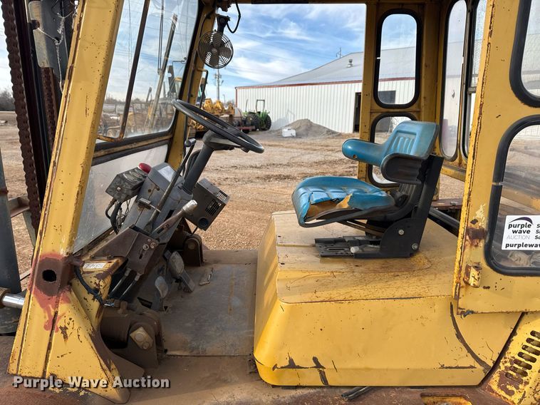 image for item DM5533 Caterpillar DP40 forklift