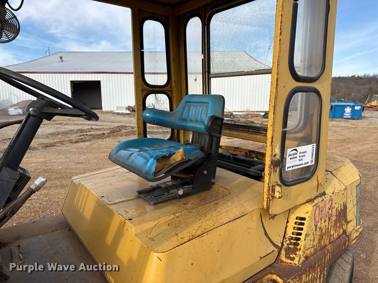 image for item DM5533 Caterpillar DP40 forklift
