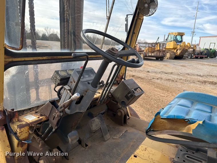 image for item DM5533 Caterpillar DP40 forklift