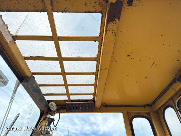 image for item DM5533 Caterpillar DP40 forklift