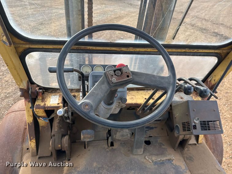 image for item DM5533 Caterpillar DP40 forklift