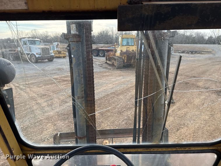 image for item DM5533 Caterpillar DP40 forklift