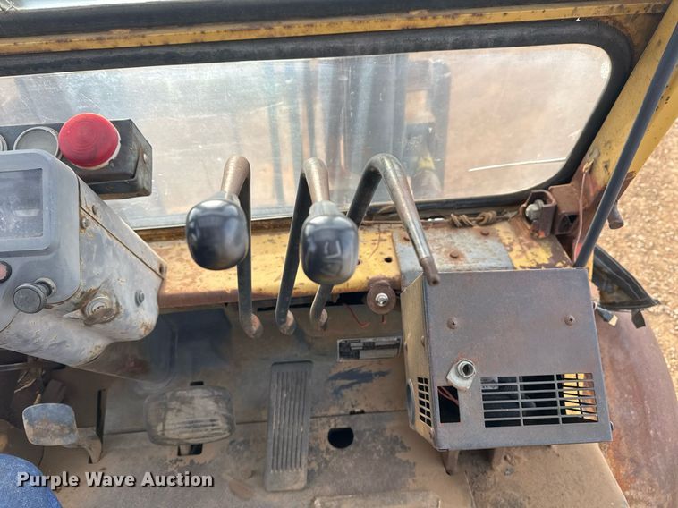 image for item DM5533 Caterpillar DP40 forklift